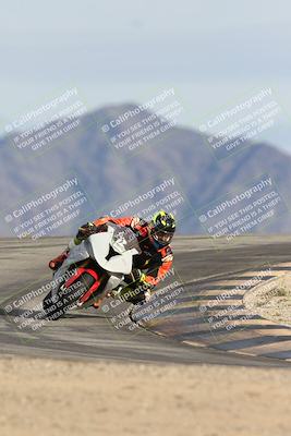 media/Nov-16-2025-Race Pace (Sun) [[8c5fa54630]]/Non Verified Riders (1st 20 Minutes)/6-Turn 12 (2pm)/